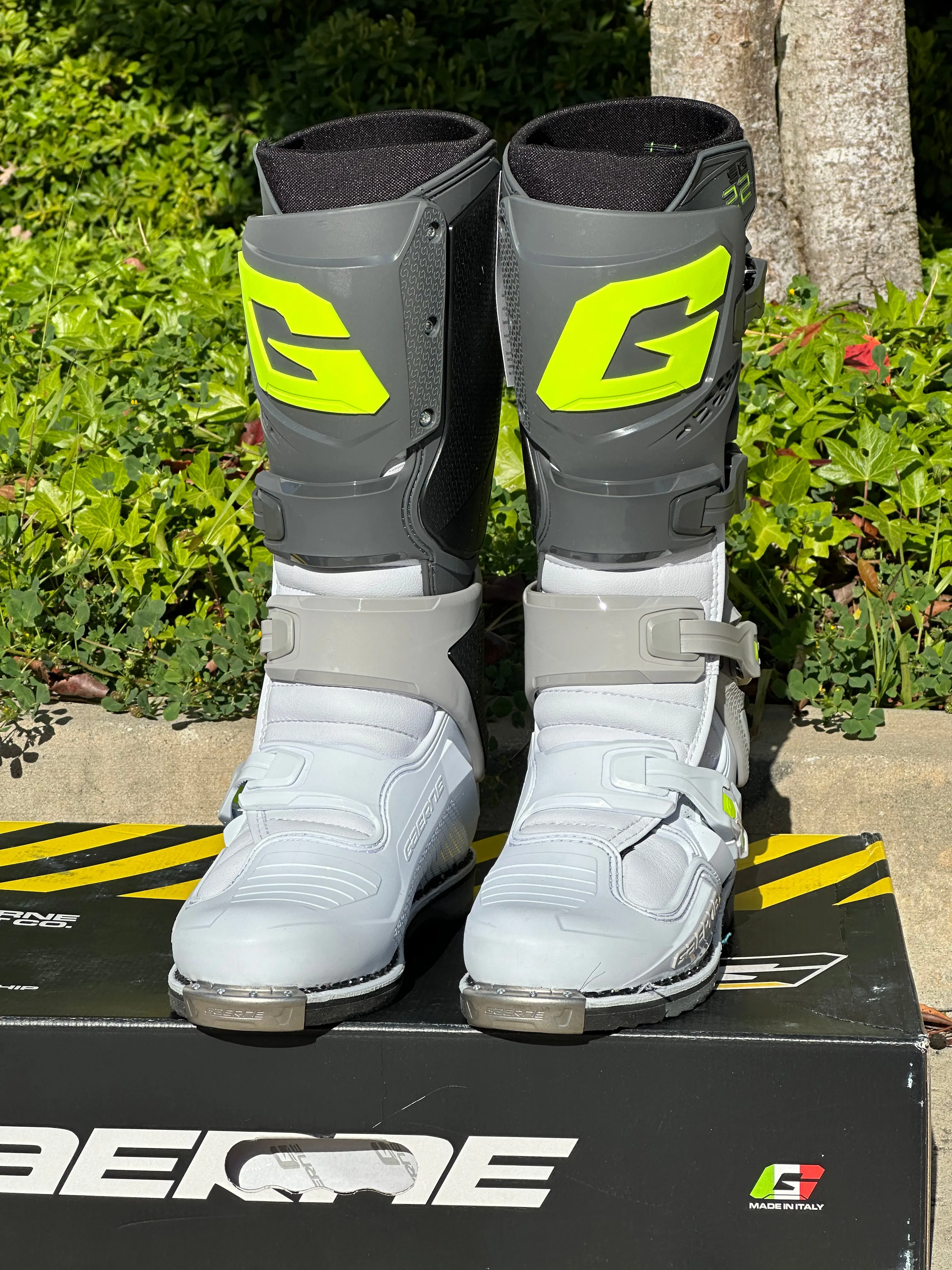 Gaerne SG-22 Boots - Anthracite/White/Grey