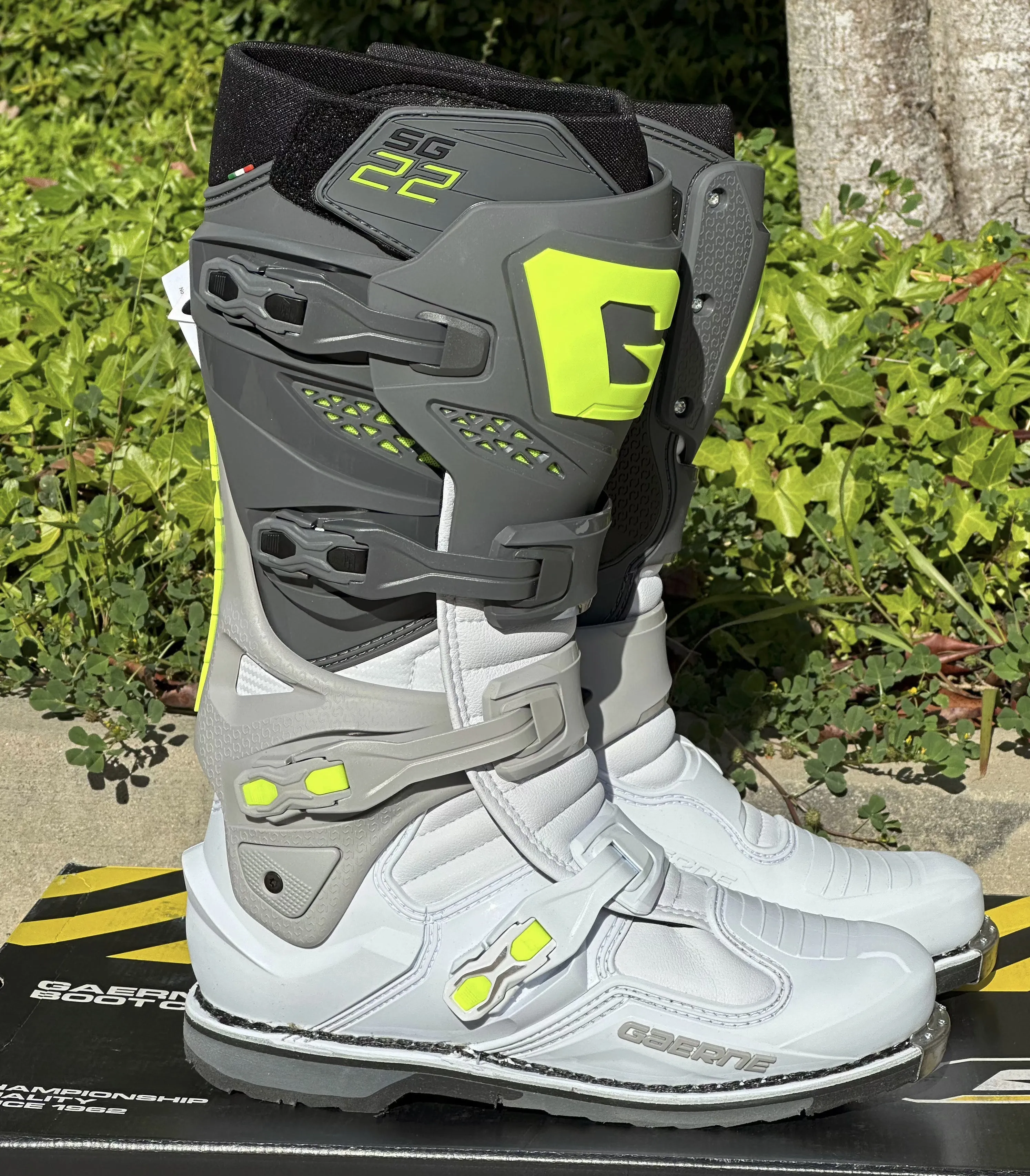 Gaerne SG-22 Boots - Anthracite/White/Grey