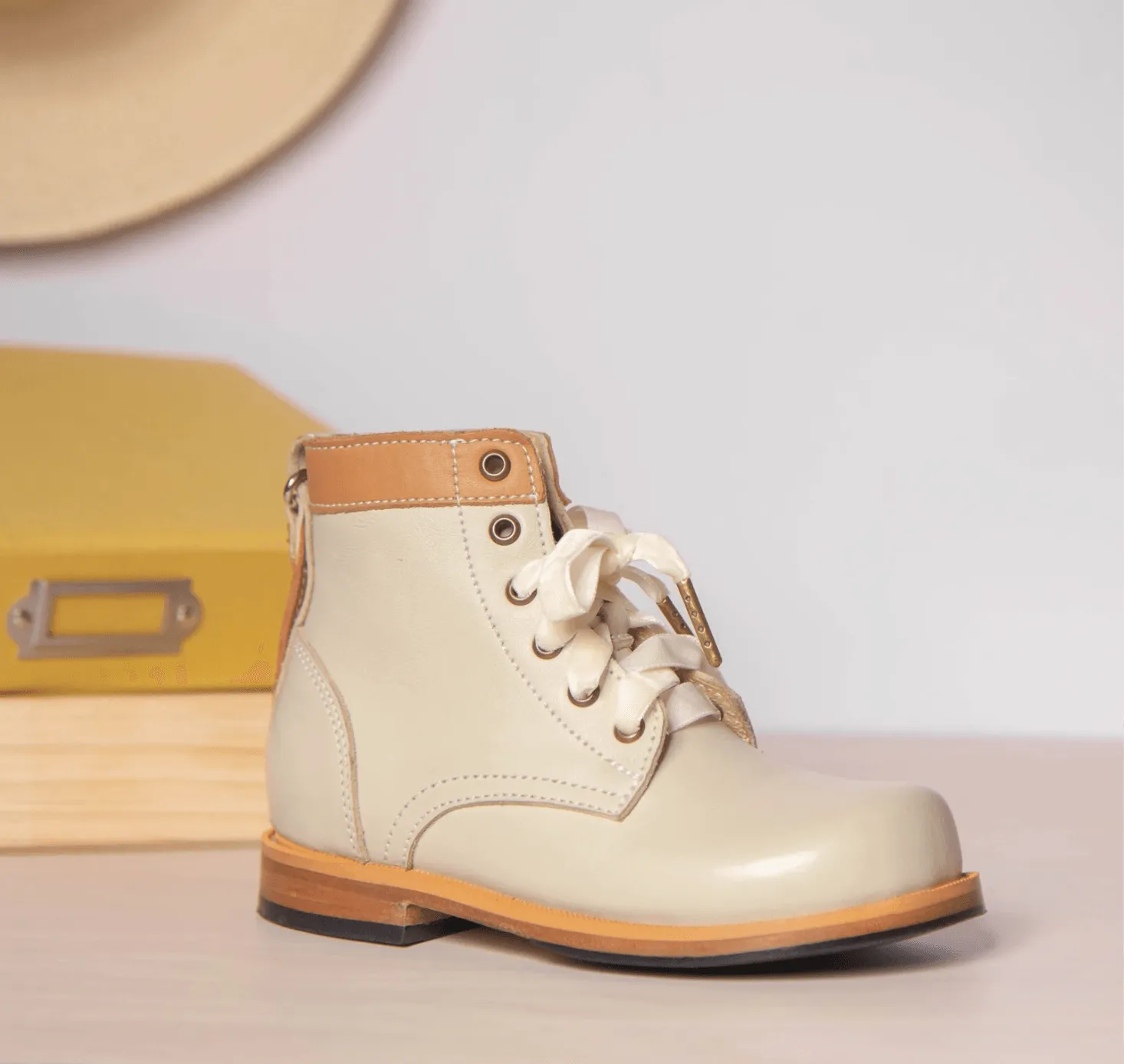 WMK211559 - Oliver Classic Boots - Bone Beige